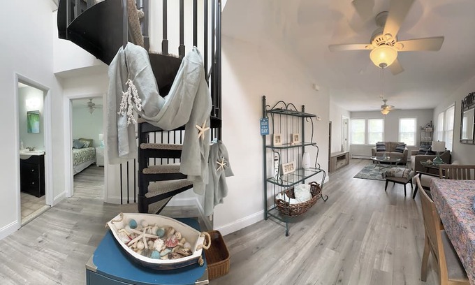 Lake Como House | Location! Location! 3 Bedroom on border of Spring Lake - Lake Como!