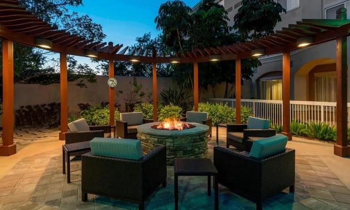 Biggar House | 3 Inviting Rooms Perfect for Family Beach Weekends - Outdoor Heated Pool