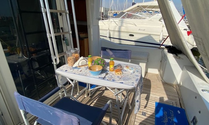 Fiumicino Boat Rental | For an alternative, romantic or simply relaxing stay aboard Scoglietto