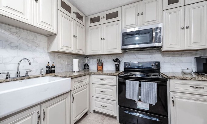 Cypress House | 7BD/5B | Slps20| SportsCourt| HeatedPool/Spa|3King