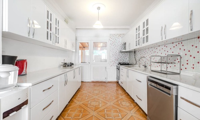 Urla Apartment | Seaview House w Balcony and Garden in Urla