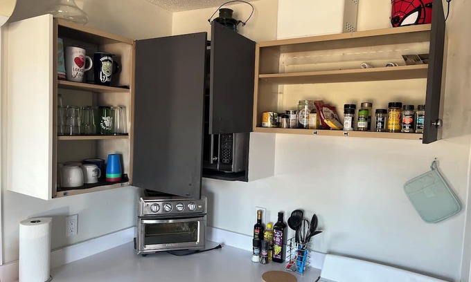 Rivers Apartment | Fully equipped upper unit.Family friendly locating next to the rec centre.nn