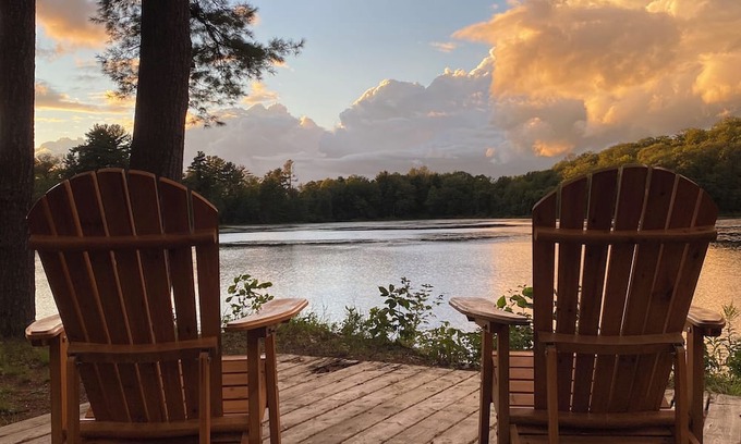 Seguin Cottage | Private Parry Sound Waterfront Retreat with Sunroom, Gamesroom, Sauna, Hot Tub