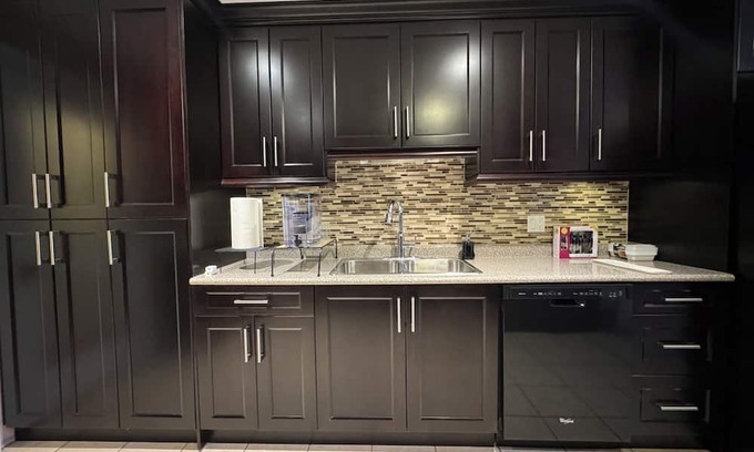 Richmond House | Private bedroom with AC,Private washroom,close to YVR airport-Cambie Palace