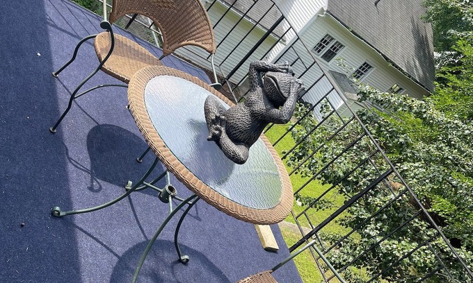 Bristol Apartment | Cozy apartment close to ESPN Bristol & Lake Compounce CT