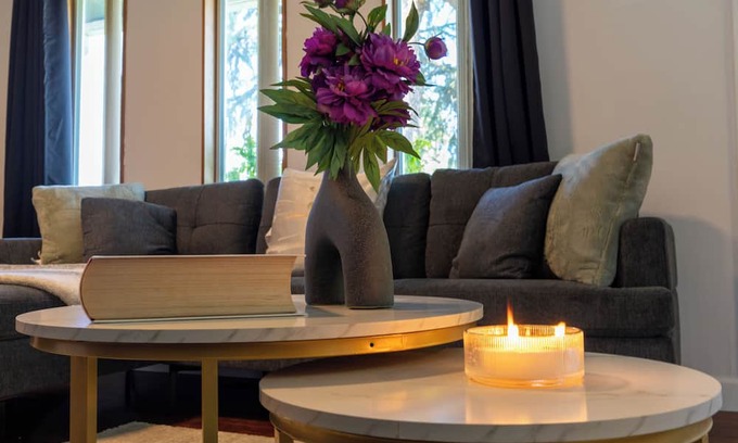 South Surrey House | Chic Private Modern Home with All Amenities: Your Perfect Getaway!