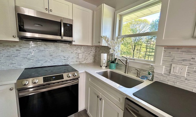 Walden House | Hudson Valley Retreat - perfect blend of home comforts & nature’s tranquility!