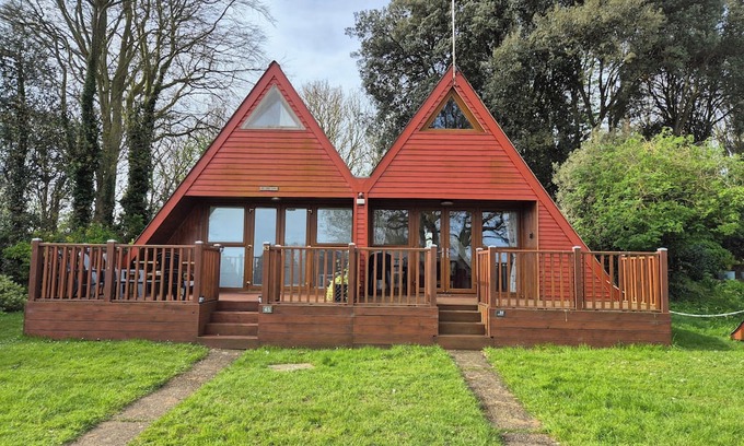 Great Mongeham Ski Chalet | Coastal Chalet at Kingsdown Park with pool No.64.