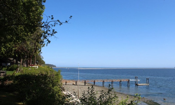 Sequim House | Surrounded by evergreens and overlooking Sequim Bay