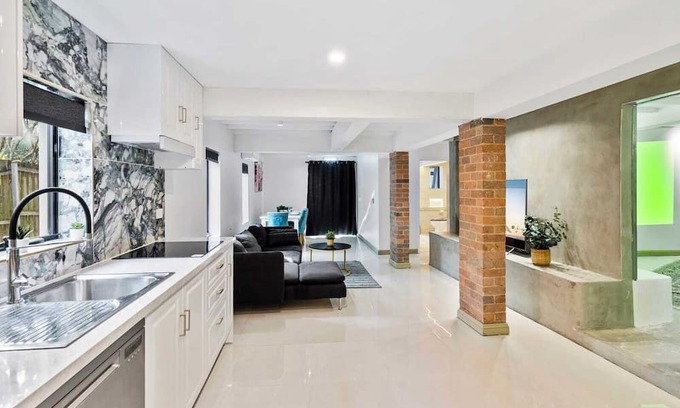 Ashgrove House | Unit in Inner Brisbane with Movie Room and Parking