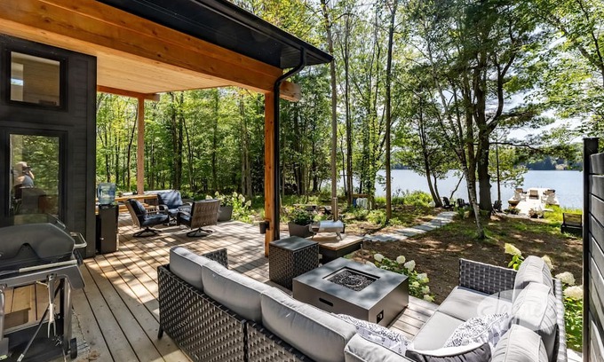 Seguin Cottage | Newly built 4 bed 3 bath cottage on Lake Joseph