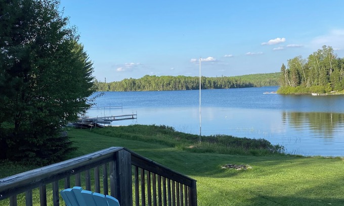 Machar Cottage | Peaceful family getaway on beautiful Eagle Lake