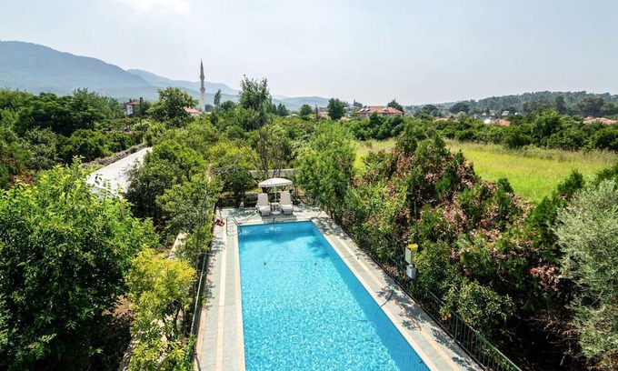 Koycegiz House | Vacation Flat w Pool Garden Patio BBQ in Mugla