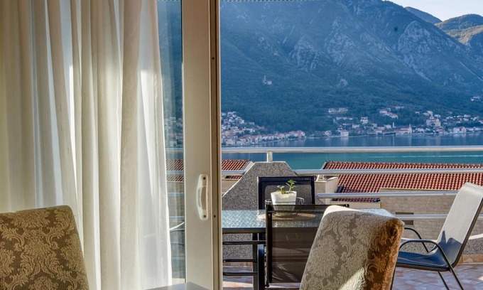 Dobrota Apartment | Sea View Vacation Flat w Balcony in Kotor
