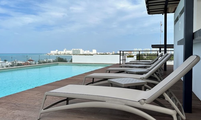 Zona Hotelera Apartment | TAKH Condo Hotel Ocean Views by Marea