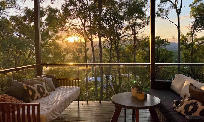 Mudgeeraba House | Summerhill House is a family home nestled amongst the trees with epic hinterland sunset views