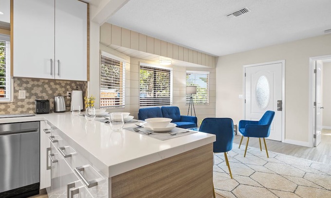 Moorpark House | WELCOME to this beautiful calming getaway! Feel at ease once you step inside.