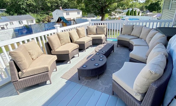 Farmingville House | The Cozy Manor of Farmingville