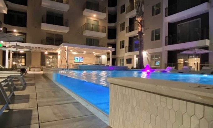 Washington Ave./ Memorial Park Apartment | Luxury Pool View High-rise