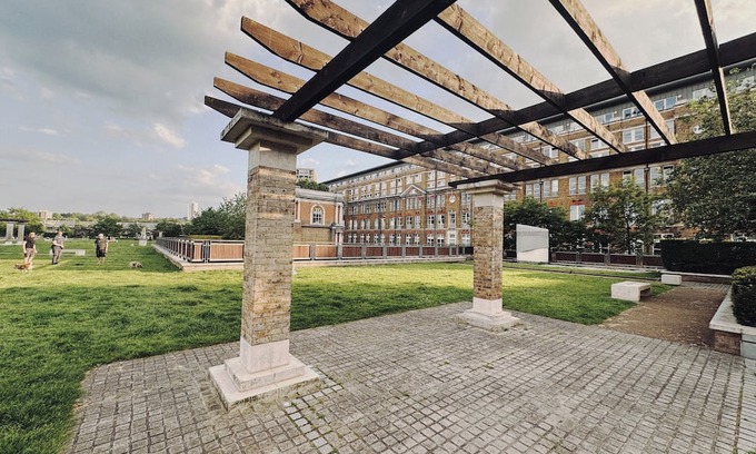 Woolwich Apartment | A Two Bedroom Flat in Greater London; Ideal for professionals/ family/students