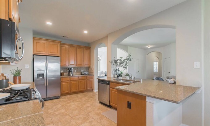 Spring House | Lovely 1 story/4bdr home w HUGE backyard for all!