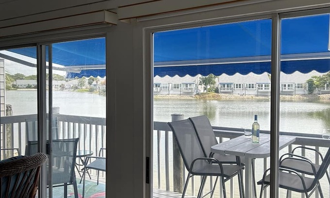 Whitney Beach Villa | Paradise Awaits Lakeview Villa in Bradenton - Two miles to Anna Maria Island