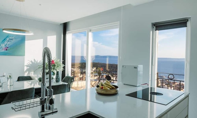 Moca Apartment | LuxuryAptInVilla Smaragd Pool