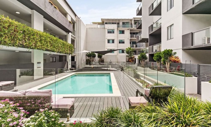 Kelvin Grove Apartment | Chic Modern Retreat: 1BR Apt w/ pool@Kelvin Grove