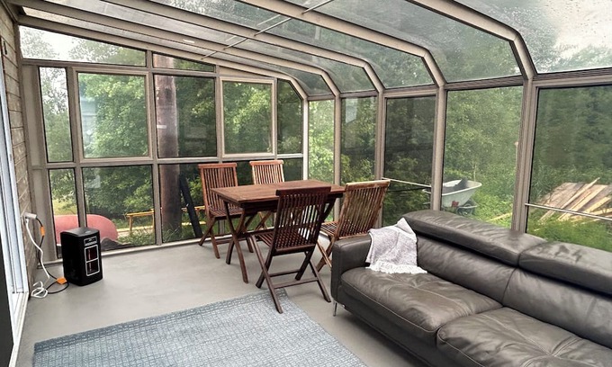 Grandes-Bergeronnes Apartment | The Pilot's Cabin in the center of Les Bergeronnes, The Pilot's Cabin