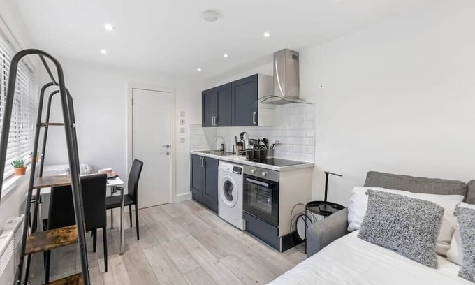 Chelmsford Apartment | Studio Living: Simplified Urban Lifestyle