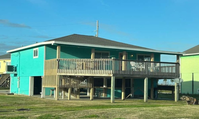 Crystal Beach Cabin | Fabulous open concept cabin sleeps 12 on Bolivar Peninsula