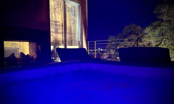 Spruce Park House | King Bed Little Tokyo Exotic Historic Spruce Park