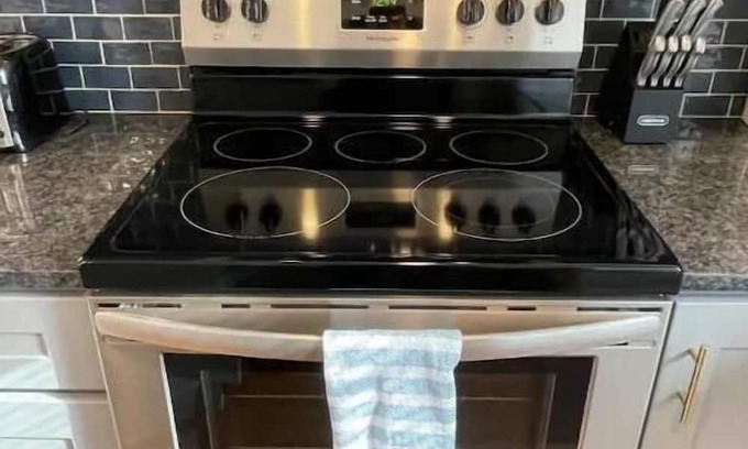 Manchester Apartment | Unit 6: Newly Renovated 2nd Floor Studio