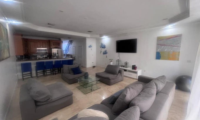 The Roads House | 3-bedroom 3.5 Bathrooms townhome in enjoyable Heart of Downtown Miami with Pool