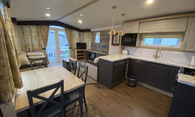 Isle of Grain House | Thameside 6 Sleeper