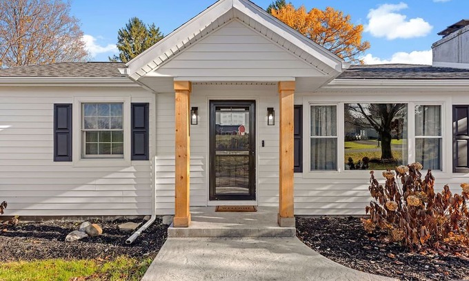Skaneateles House | Cozy & newly-renovated ranch nestled in the town of Skaneateles.