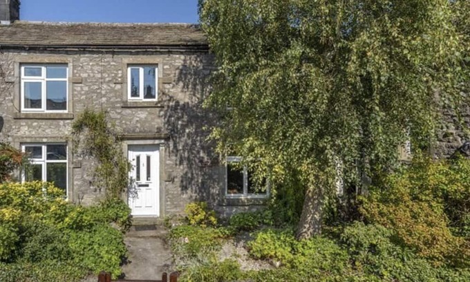 Kilnsey Cottage | Comfortable cottage under Kilnsey Crag in Herriot Country!