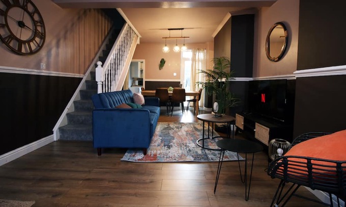 Abertillery House | Cosy 3BR Home| Scenic Views| Ideal for Walks & Work