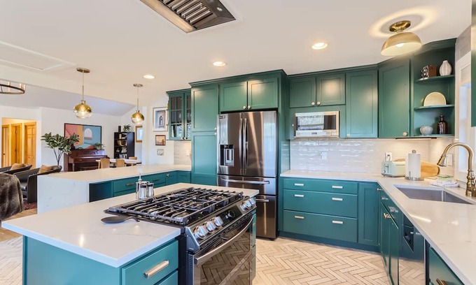 Nederland House | Charming 3BR Nederland Bungalow - close to skiing & hiking!