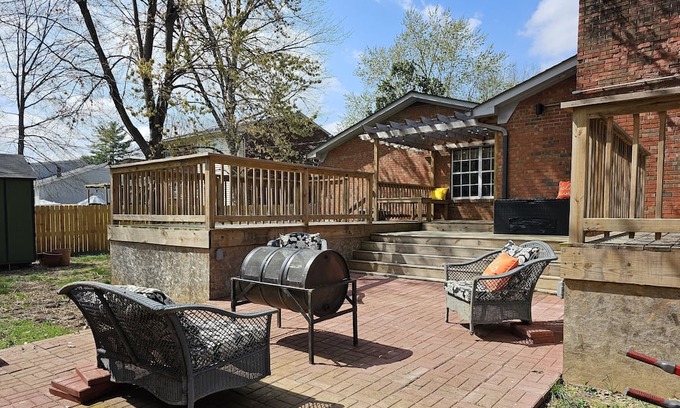 Jeffersonville - Clarksville House | New lower price! Spacious single family home near Churchill Downs!