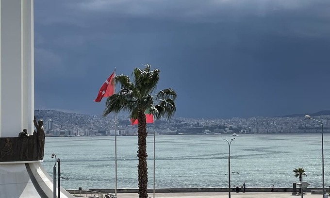 Karsiyaka Condo | Sea view and central