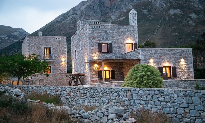 Omales Apartment | Armenopetra View-Aspolanthos, suite for 3, Mani