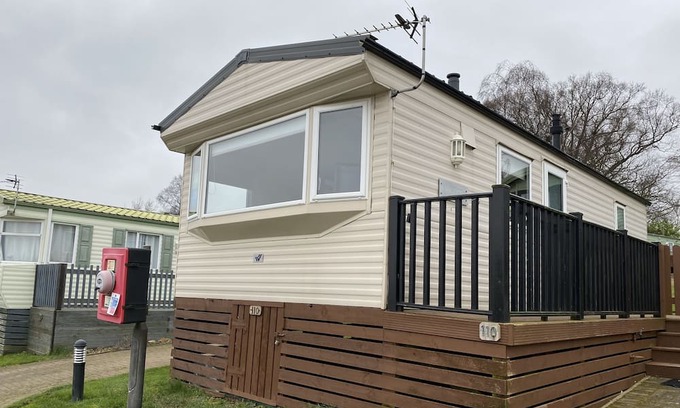 Leven Cabin | Beautiful 2-Bed Caravan situated near Leven, Fife