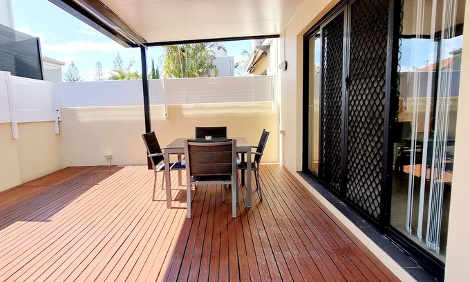 Paradise Point Villa | Cosy villa in Paradise Point only 200m from the beautiful Broadwater.