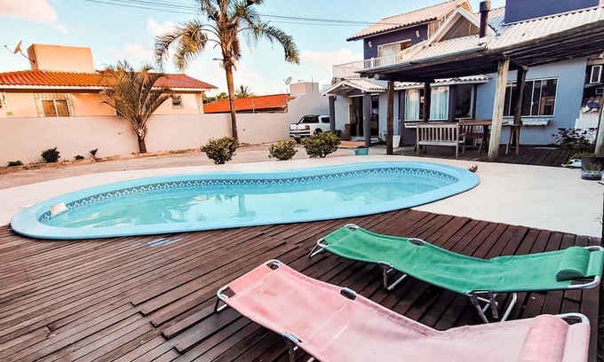 Ingleses Norte Ski Chalet | Chalé de Praia Charmoso e Aconchegante com Piscina