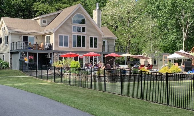 Greenfield Center House | Belmont ready! Large post and beam, minutes to downtown and track. Lots of room!