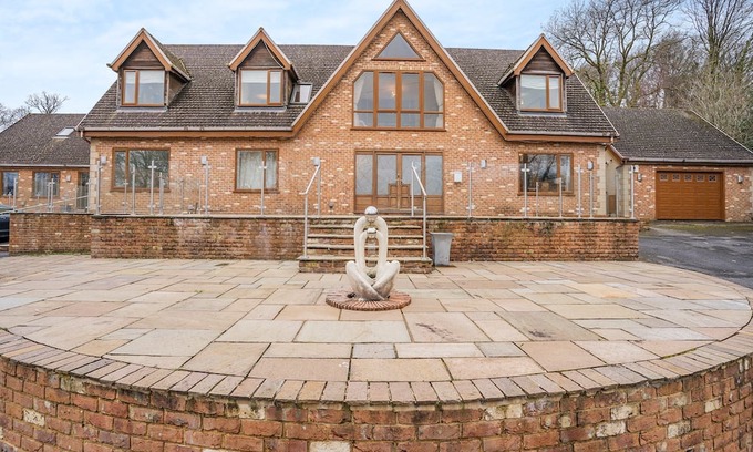 Neath Cottage | 5 bedroom accommodation in Neath