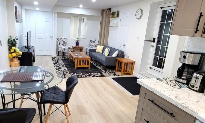 Bowmanville House | 7 mins to Darlington Provincial Park, Watson Farms & amenities! No pets/smoking.