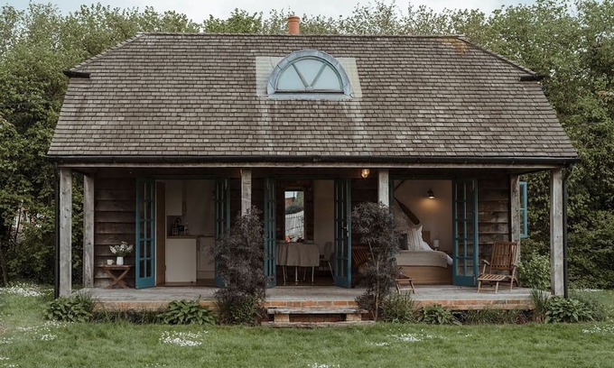 Henley-on-Thames Cabin | The Riverside Lodge