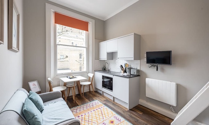 Campden Apartment | Notting Hill Studio 5 mins from Portobello Road & 10 mins from Kensington Palace
